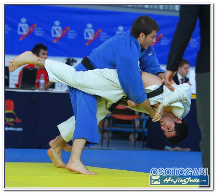 CEU2011 900038